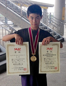 第32回全国小学生交流大会新潟県予選会ジャベリックボールスローで優勝した「三条ジュニア」所属の桑原陽太
